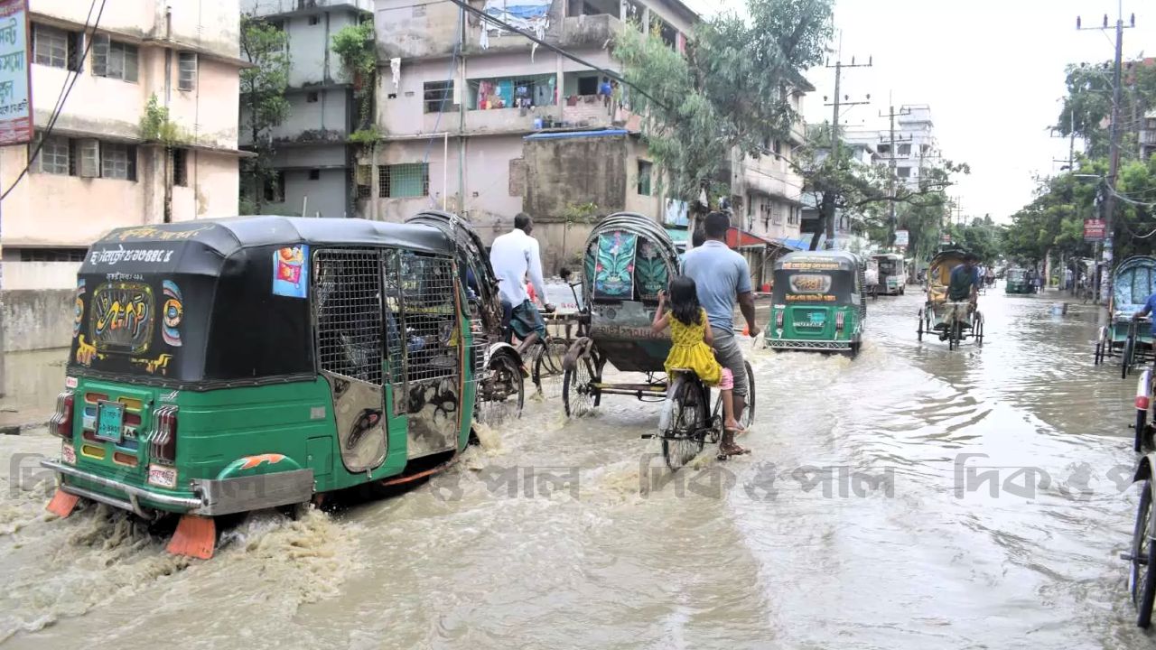 চট্টগ্রামে হাজার কোটি টাকা ব্যয়েও মিলছে না মুক্তি প্রথম বৃষ্টিতেই ডুবল ২০ এলাকা