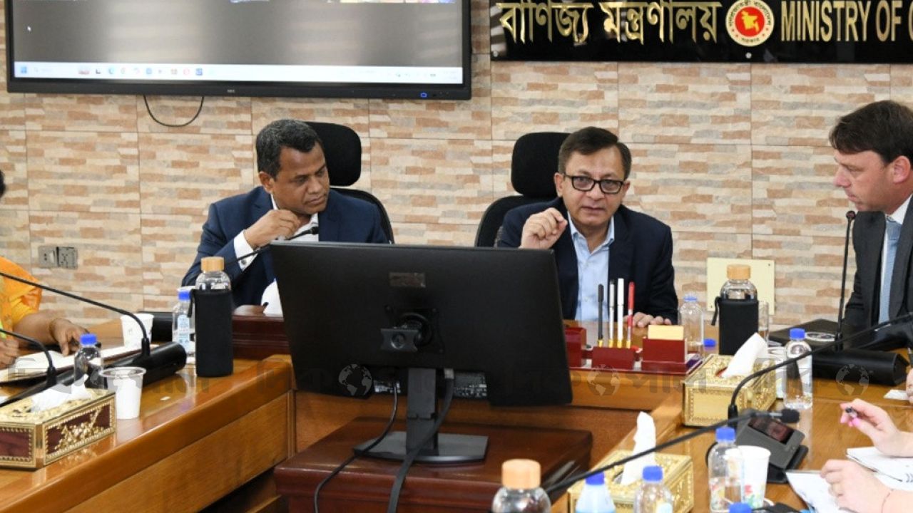 যুক্তরাষ্ট্রের সাথে বাণিজ্যচুক্তি ‘রাষ্ট্রীয় উত্তরাধিকার’, আতঙ্কের কারণ নেই: বাণিজ্যমন্ত্রী