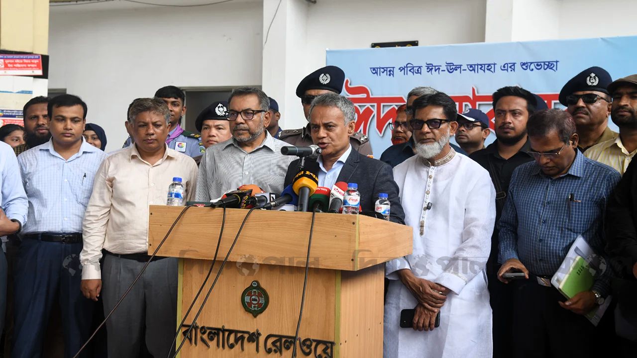 উপচে পড়া ভিড়েও রেলযাত্রায় শিডিউল বিপর্যয়ের আশঙ্কা নেই: পরিবহনমন্ত্রী