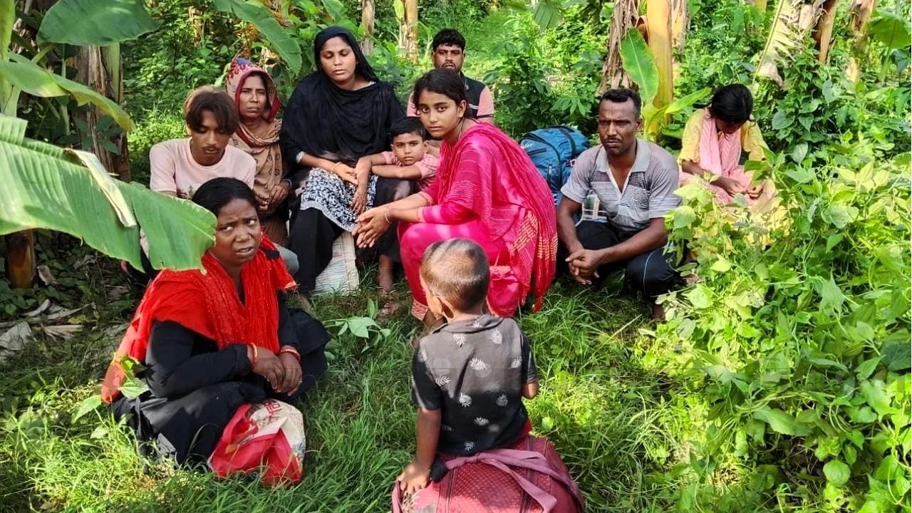 দর্শনা সীমান্তে অনুপ্রবেশের অভিযোগে আটক ১০