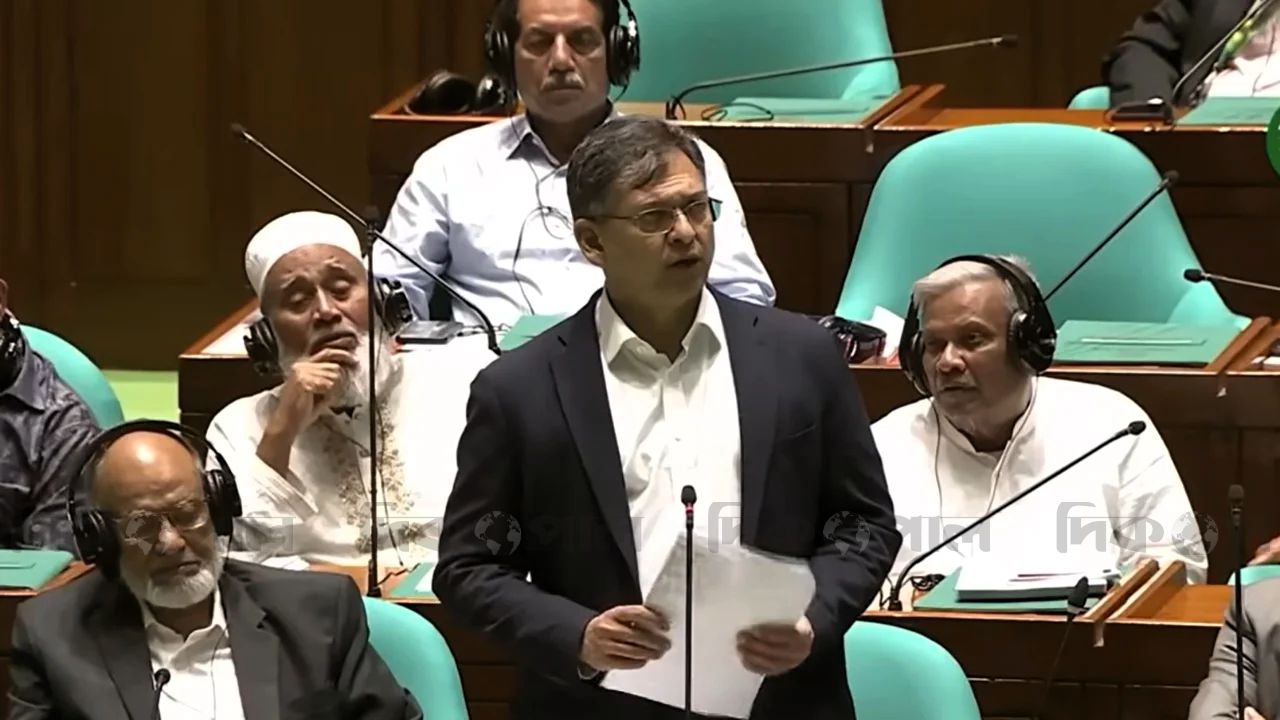 গুজব দমনে সাইবার সুরক্ষা আইন সংশোধনের ঘোষণা