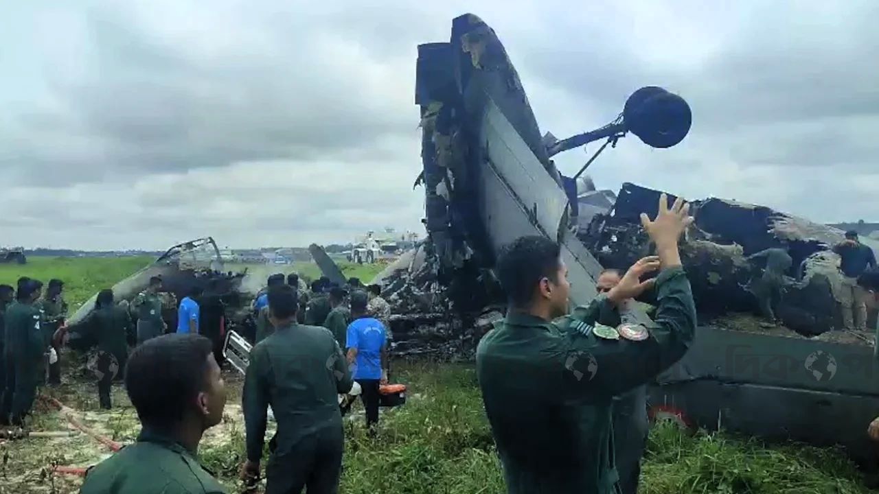 আসামে বিমানবাহিনীর ঘাঁটিতে সামরিক বিমান বিধ্বস্ত