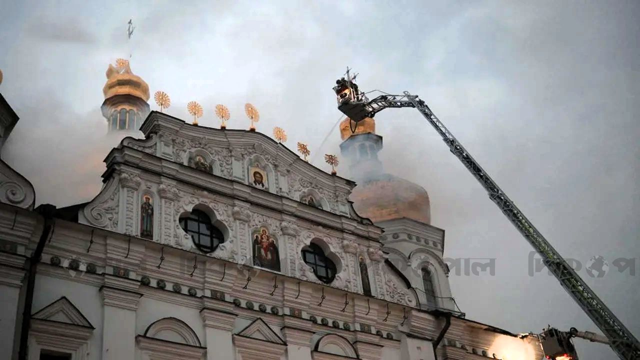 ইউক্রেনে রাশিয়ার স্মরণকালের ভয়াবহ আকাশ হামলা নিহত অন্তত ৯