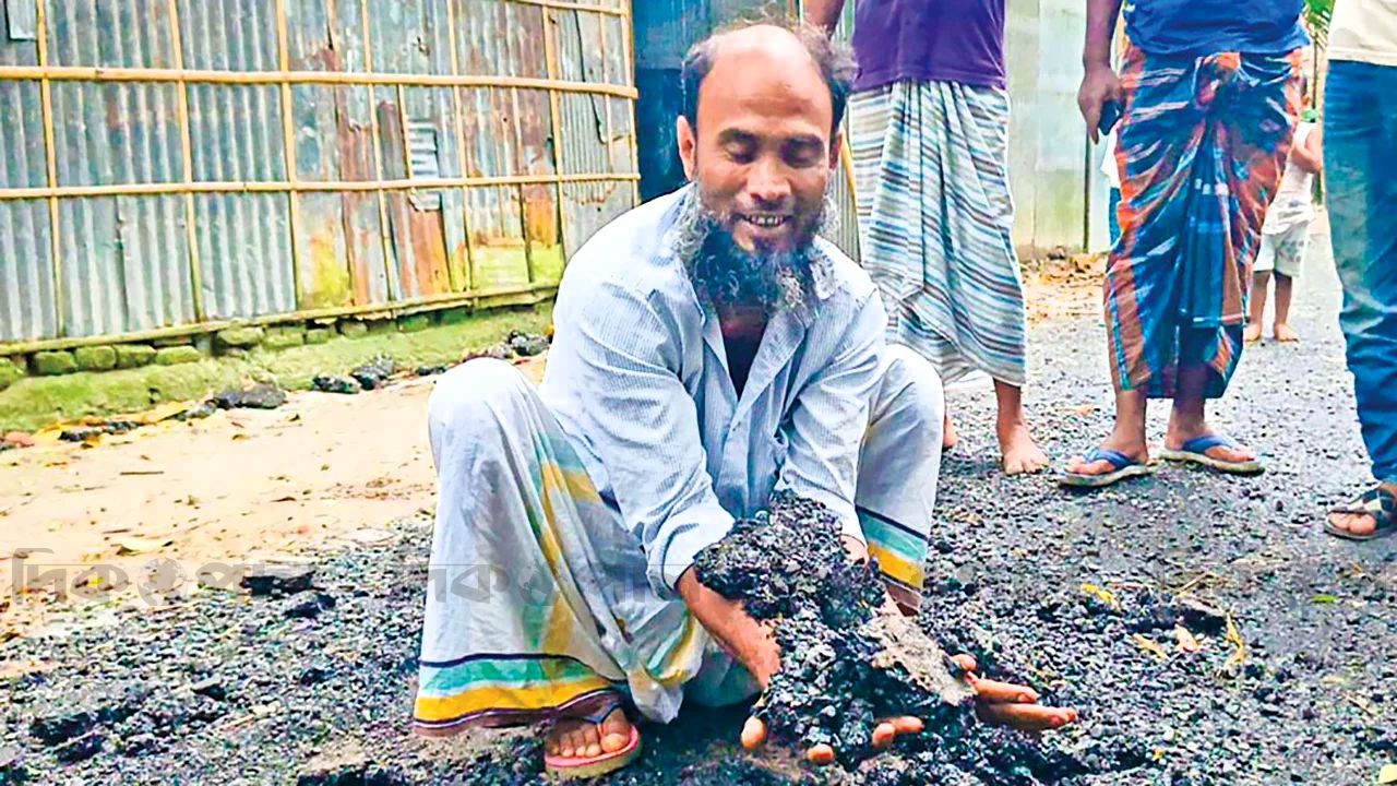 ৪৫ লাখ টাকার রাস্তা, সাত দিনেই উঠে যাচ্ছে কার্পেটিং