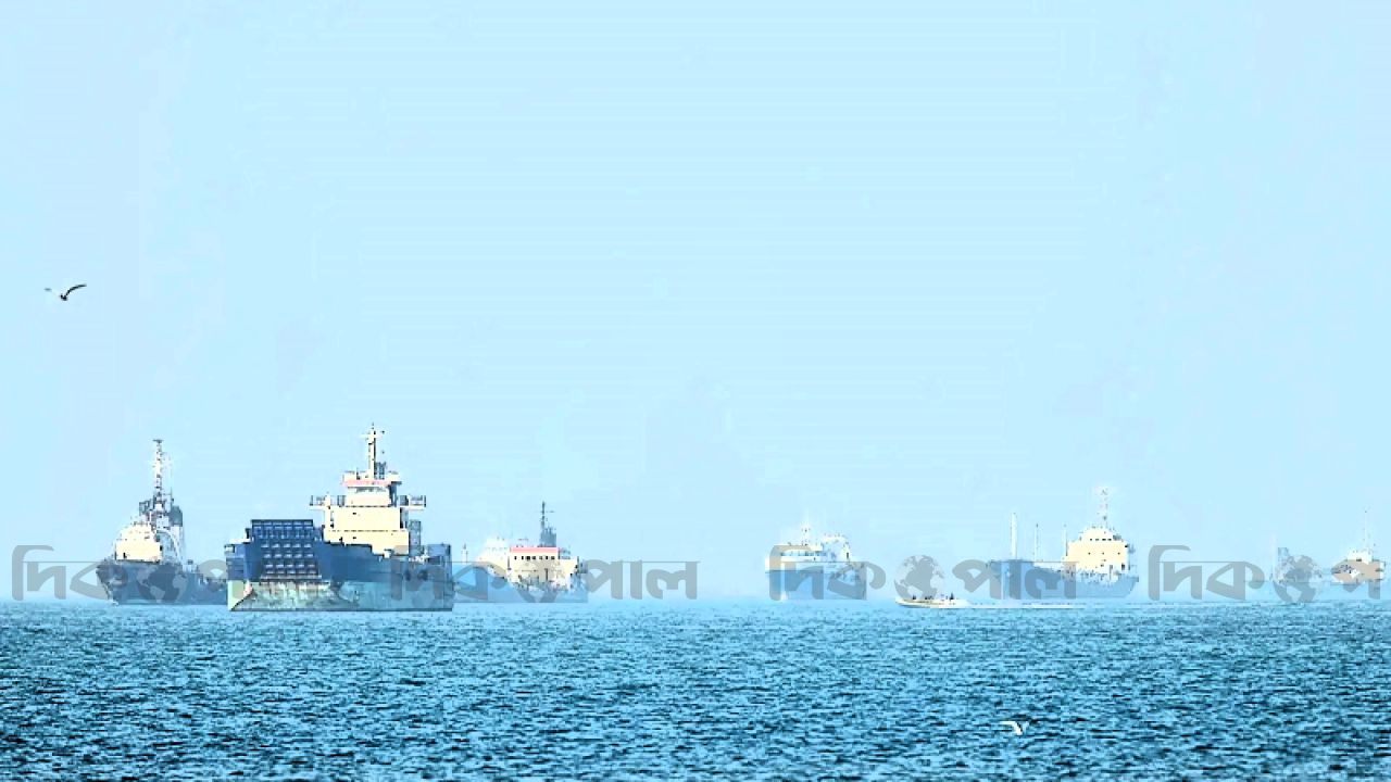 হরমুজ প্রণালিতে ৬০ দিন ফি মওকুফ: ইরানের ঘোষণা