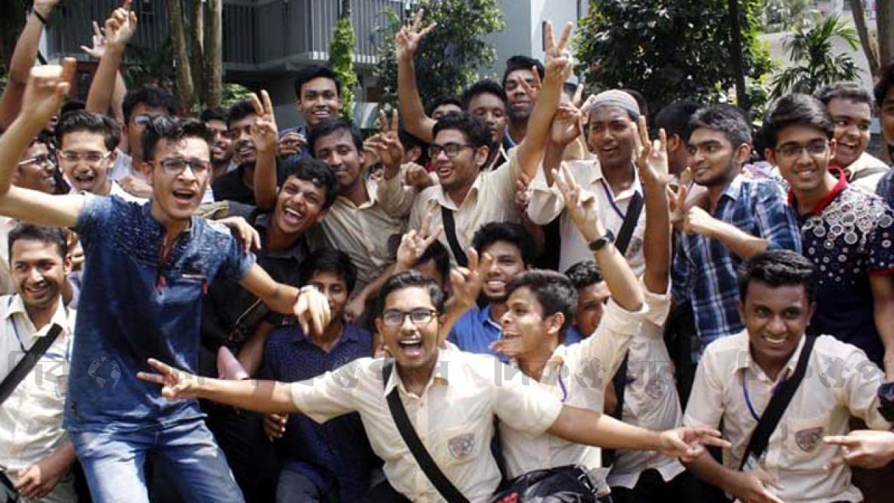একাদশ শ্রেণির ভর্তি নিয়ে প্রশ্ন, পরীক্ষা নাকি ফলের ভিত্তিতে?
