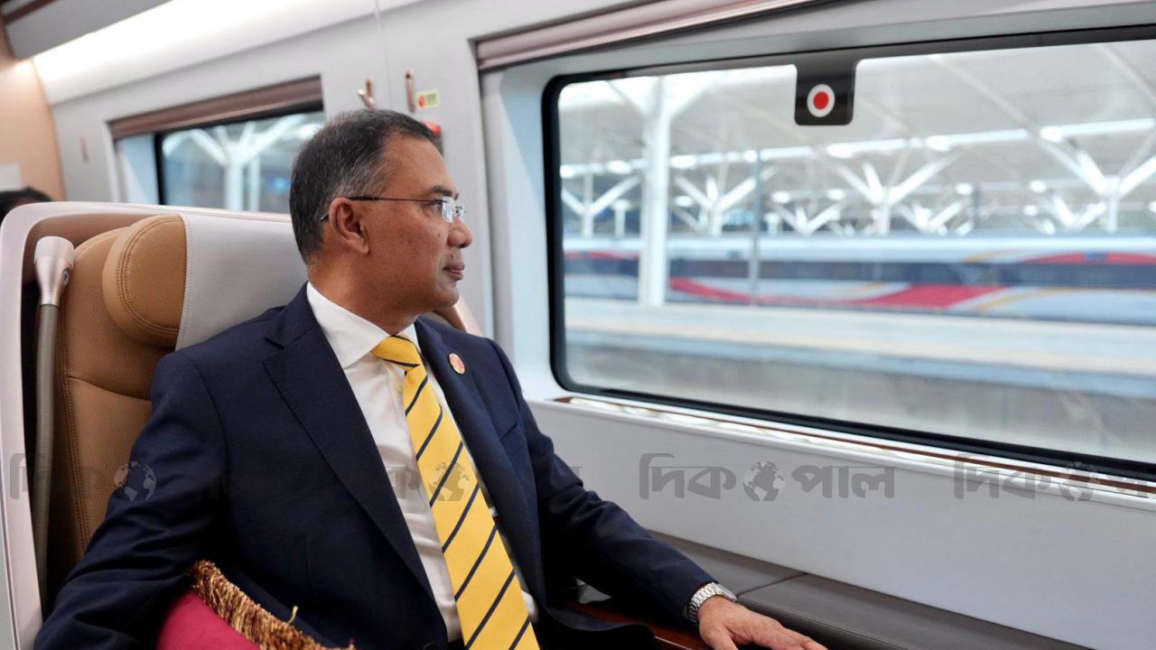 বুলেট ট্রেনে ডালিয়ান থেকে বেইজিংয়ের পথে প্রধানমন্ত্রী তারেক রহমান