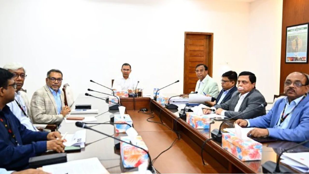 রাজধানীর যানজট নিরসনে রিং রোড ও বৈদ্যুতিক নৌপথ: প্রধানমন্ত্রীর বৈঠক