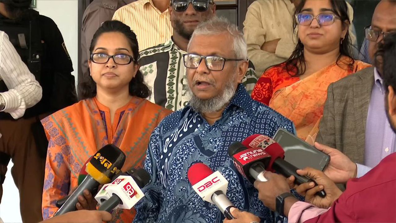 বাংলাদেশিদের জন্য খুলল মালয়েশিয়ার শ্রমবাজার: প্রবাসীকল্যাণ মন্ত্রী