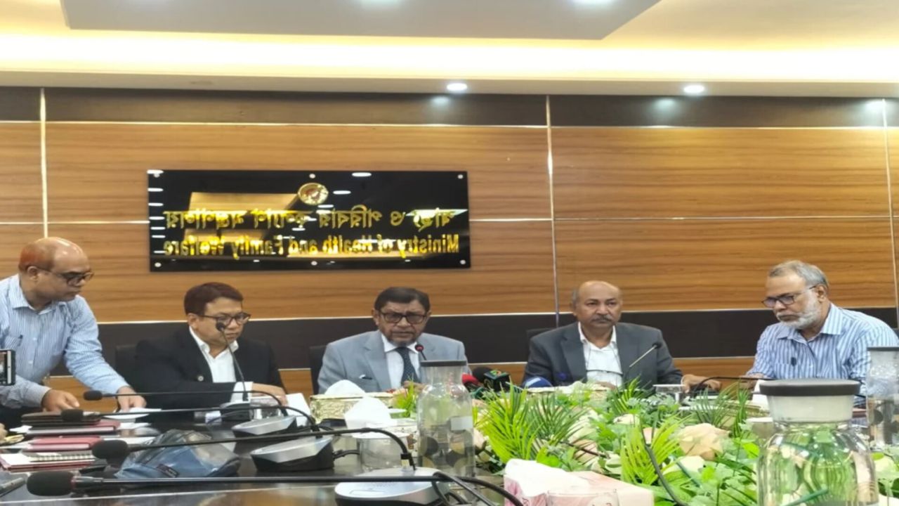 বন্যাকবলিত ১১ জেলায় স্বাস্থ্যকর্মীদের ছুটি বাতিল
