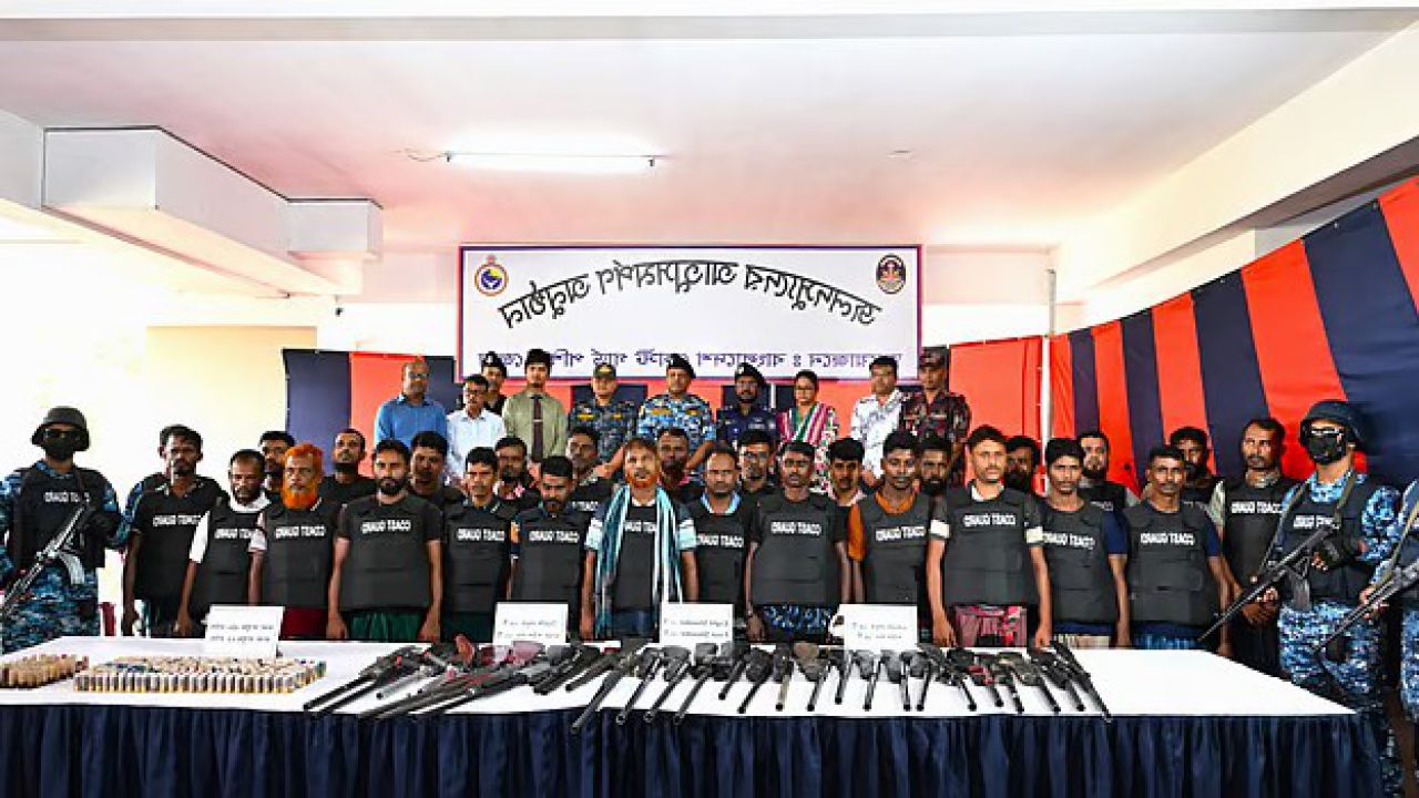 সুন্দরবনে ছোট জাহাঙ্গীর বাহিনীর প্রধানসহ ২৭ দস্যুর আত্মসমর্পণ