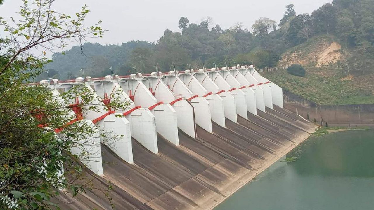 কাপ্তাই লেকে দ্রুত পানি বাড়ায় আগামীকাল খুলে দেওয়া হতে পারে বাঁধের ১৬টি গেট