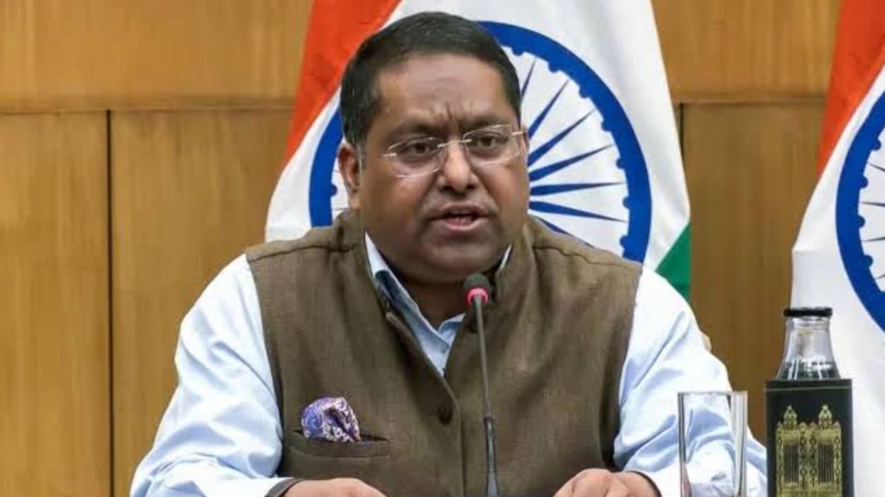  শেখ হাসিনাকে প্রত্যর্পণের অনুরোধ খতিয়ে দেখা হচ্ছে: জয়সোয়াল
