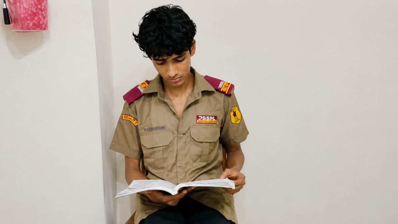 বাবার দাফন শেষে রাতভর চাকরি, সকালে এইচএসসি পরীক্ষায় ইকন