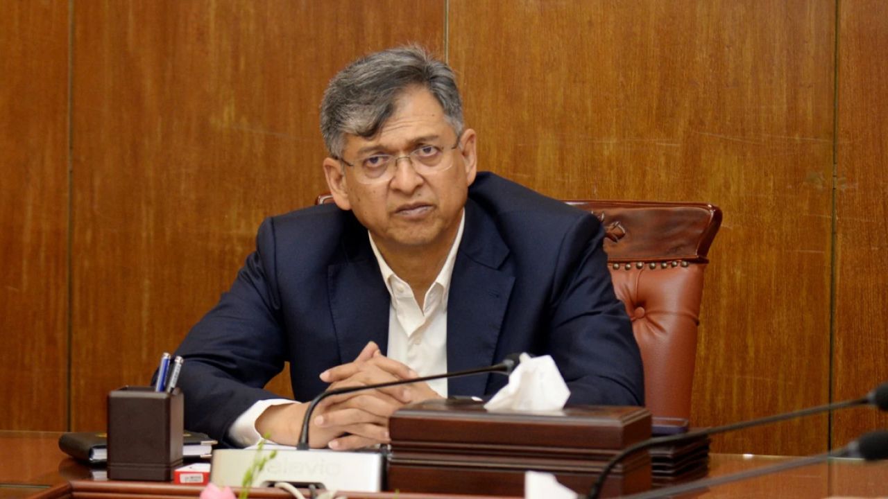 জাতীয় সংকটে রাষ্ট্রপতির ভূমিকা প্রশংসার দাবিদার: স্বরাষ্ট্রমন্ত্রী