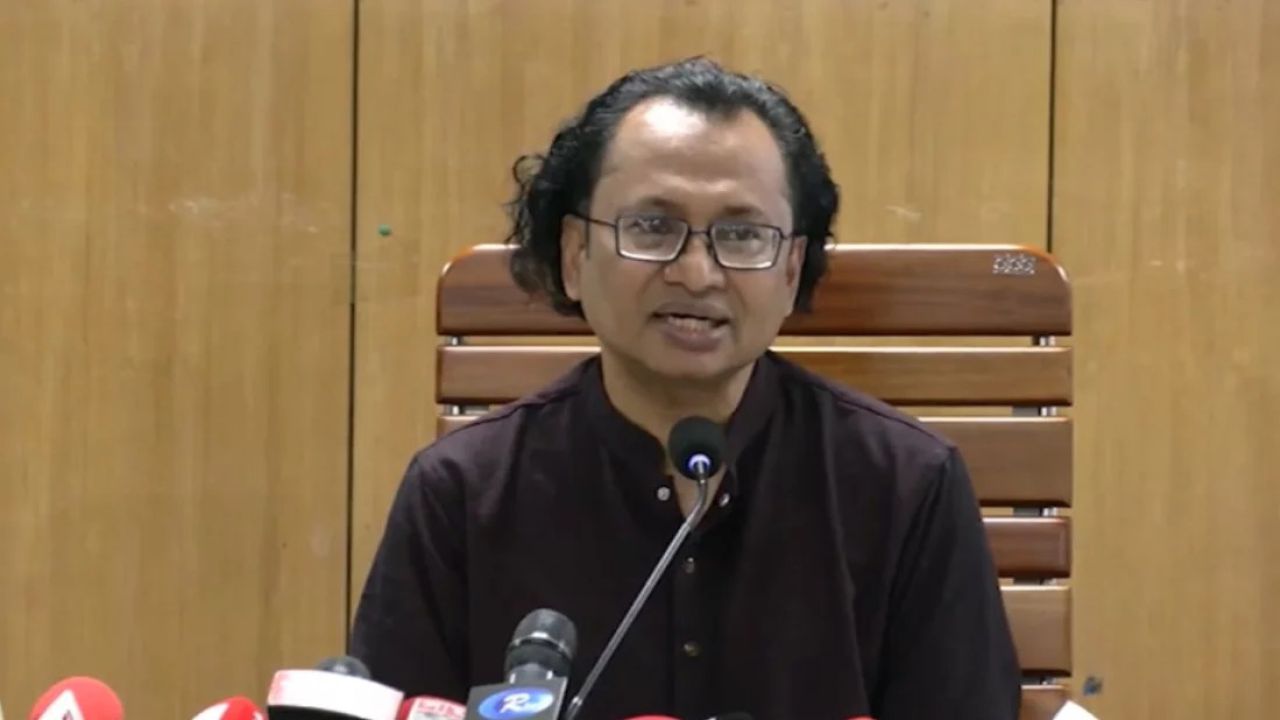 আদালতের নির্দেশ অমান্য করে শেখ হাসিনার বক্তব্য প্রচার করলে ব্যবস্থা: তথ্য উপদেষ্টা