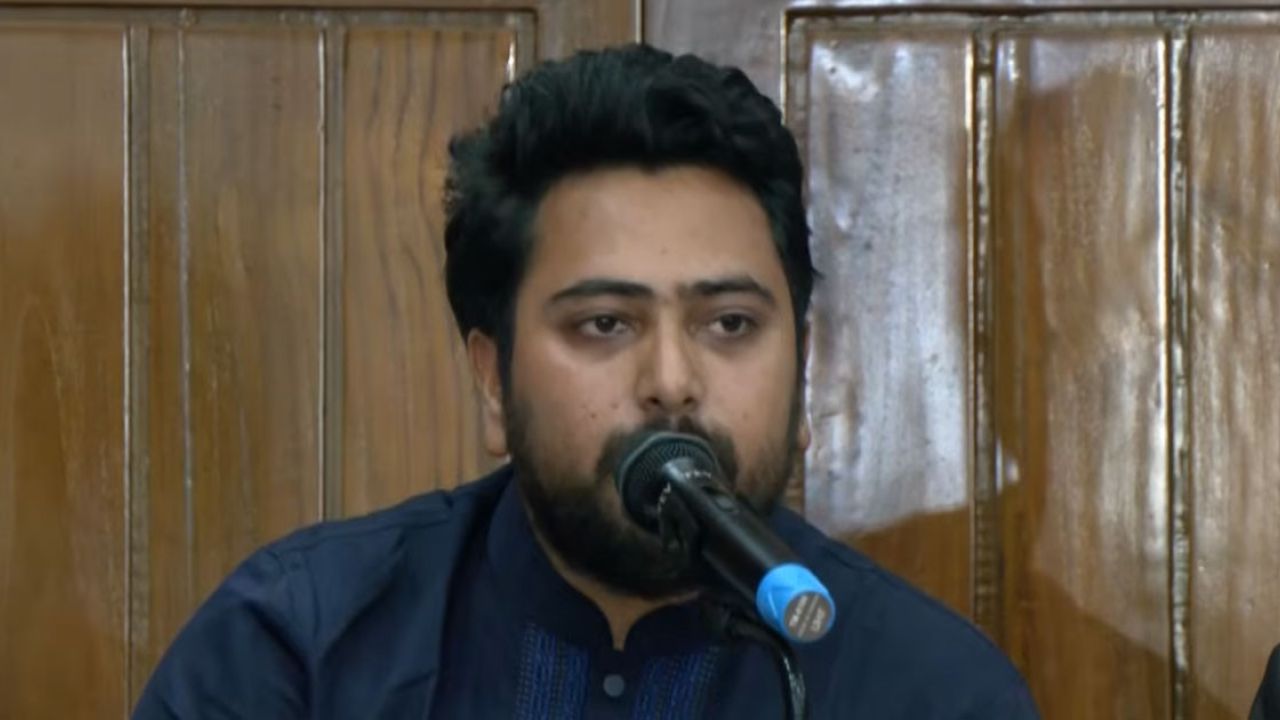 গণতন্ত্র ও রাজনৈতিক অবস্থান জানান দিতেই রাষ্ট্রপতি নির্বাচনে বিরোধী দলের প্রার্থী: নাহিদ ইসলাম