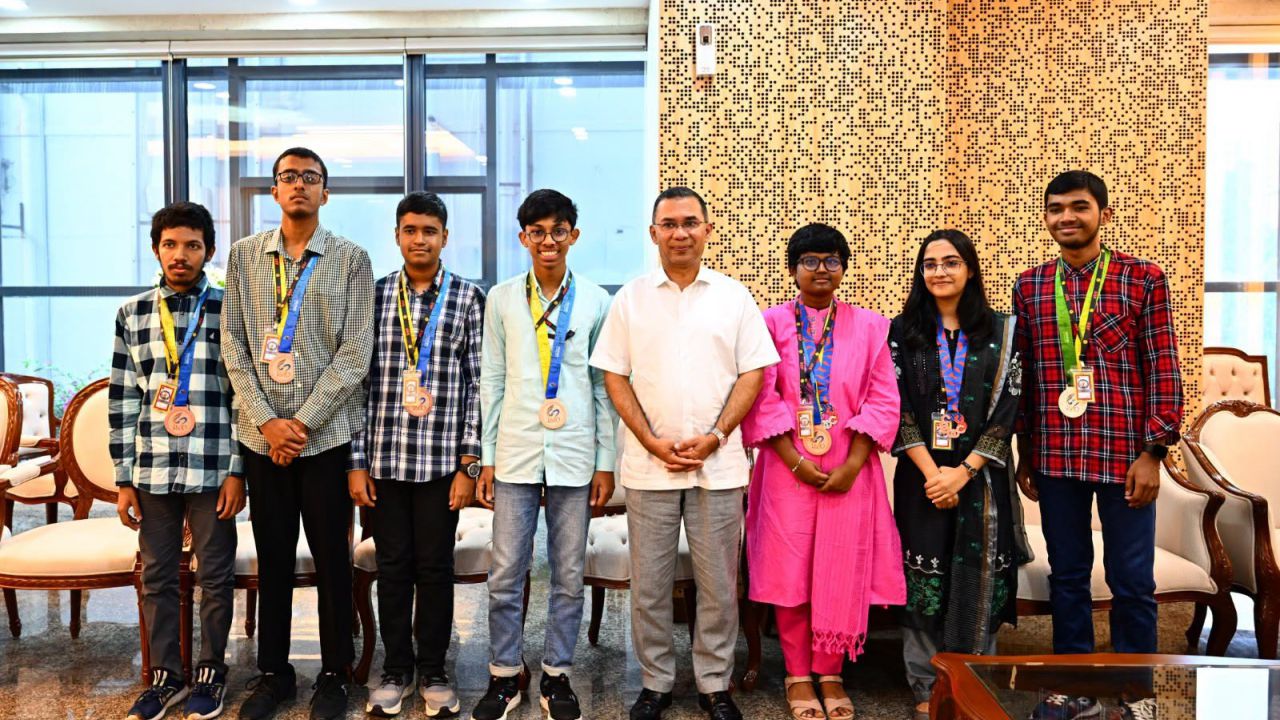গণিত অলিম্পিয়াডের পদকজয়ীদের সঙ্গে প্রধানমন্ত্রীর সাক্ষাৎ