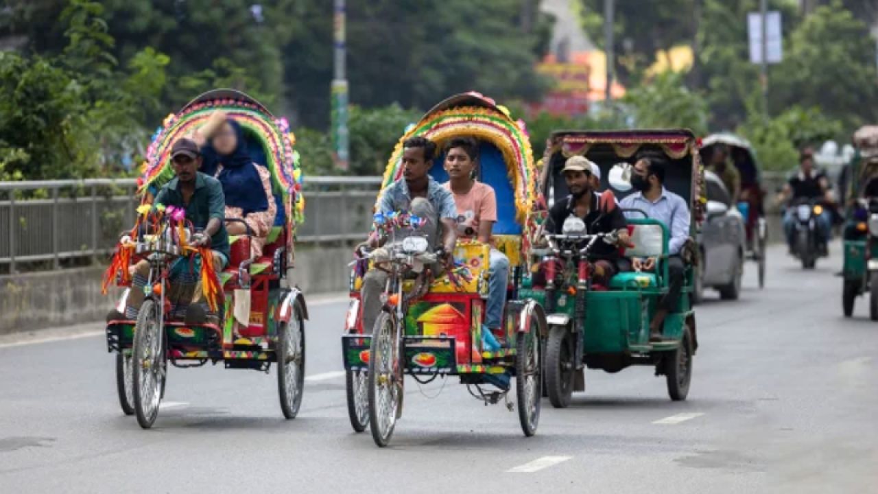 রাজধানীতে টানা হচ্ছে ব্যাটারিচালিত রিকশার লাগাম
