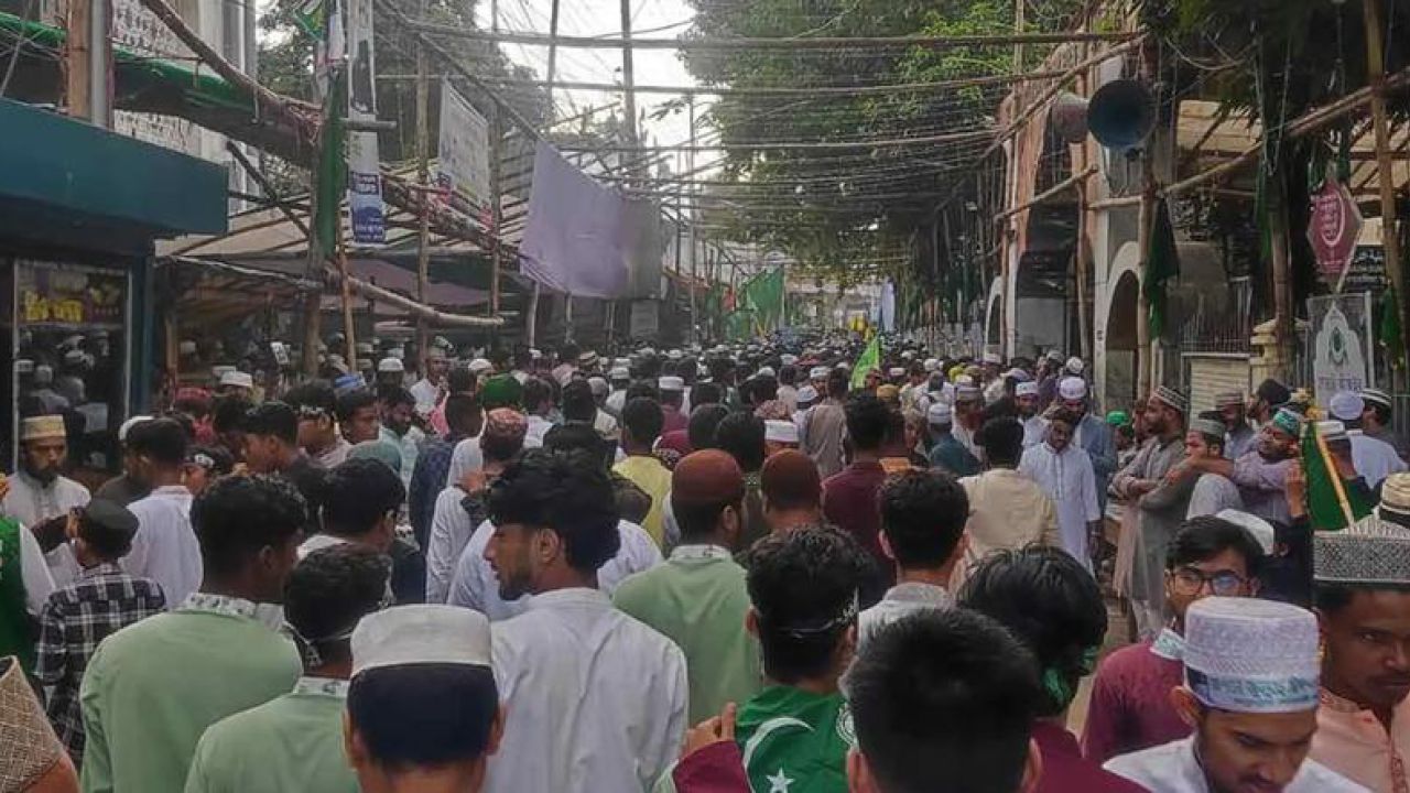 চট্টগ্রামে ঐতিহাসিক জশনে জুলুস, মানুষের ঢল নগরজুড়ে