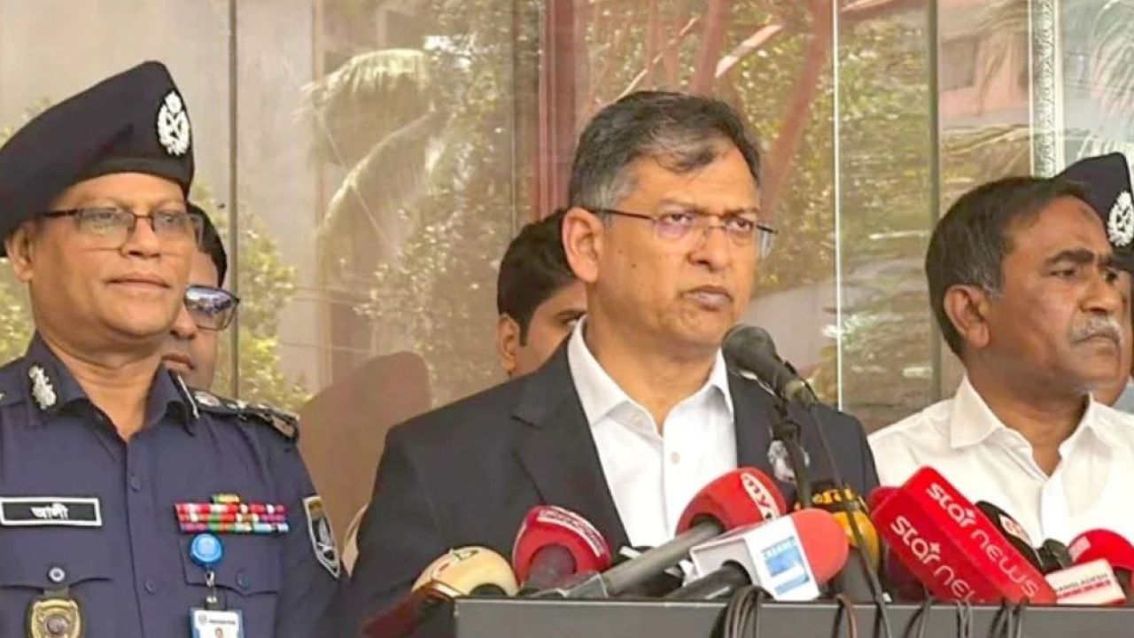 লুট হওয়া অস্ত্র উদ্ধারে তথ্য দিলে ২ লাখ টাকা পর্যন্ত পুরস্কারের ঘোষণা স্বরাষ্ট্রমন্ত্রীর