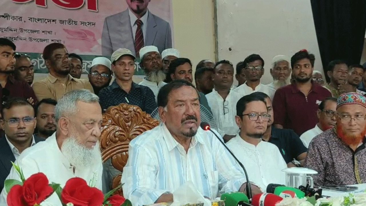 বাংলাদেশের অধিকাংশ সরকারি কর্মকর্তা চোর: স্পিকার হাফিজ উদ্দিন