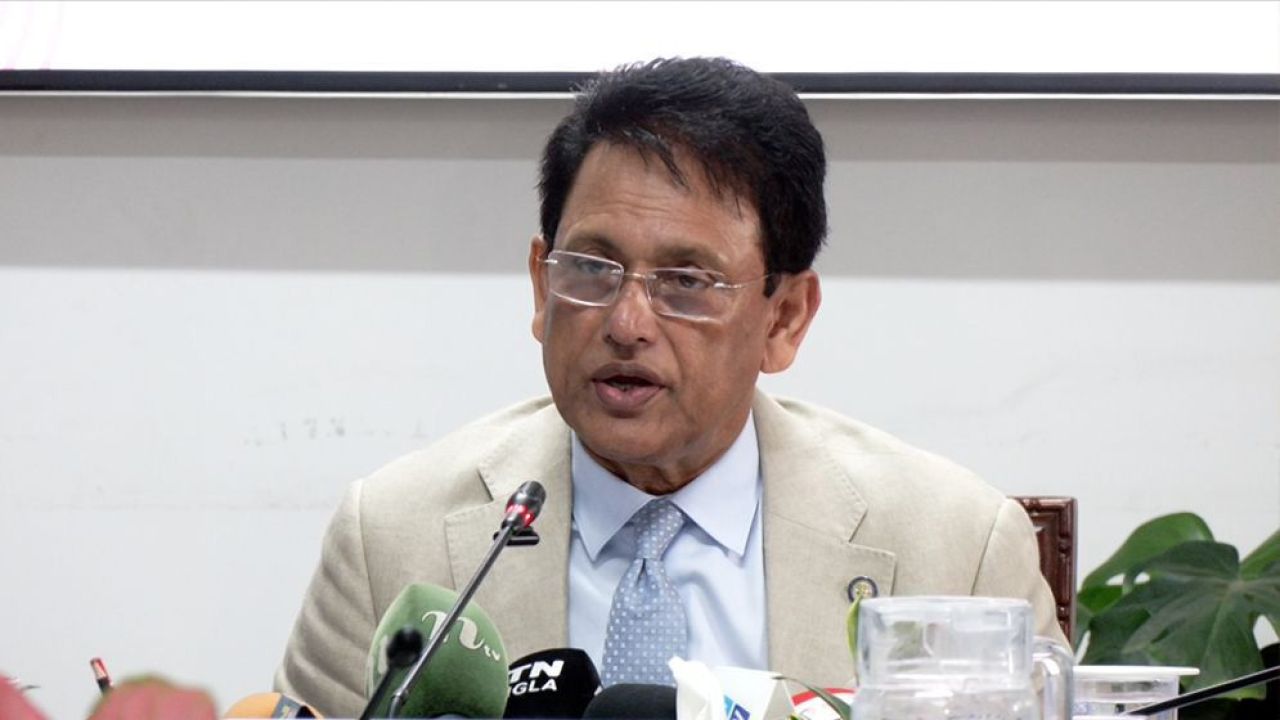 এআইসহ প্রযুক্তিগত শিক্ষায় জোর দিচ্ছে সরকার: জবির নবীন বরণে শিক্ষামন্ত্রী