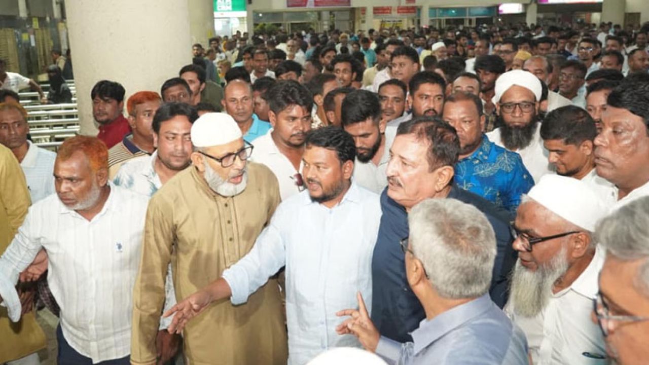 রাজশাহী স্টেশনে ভাঙচুরের ঘটনায় ভূমিমন্ত্রীর তীব্র নিন্দা