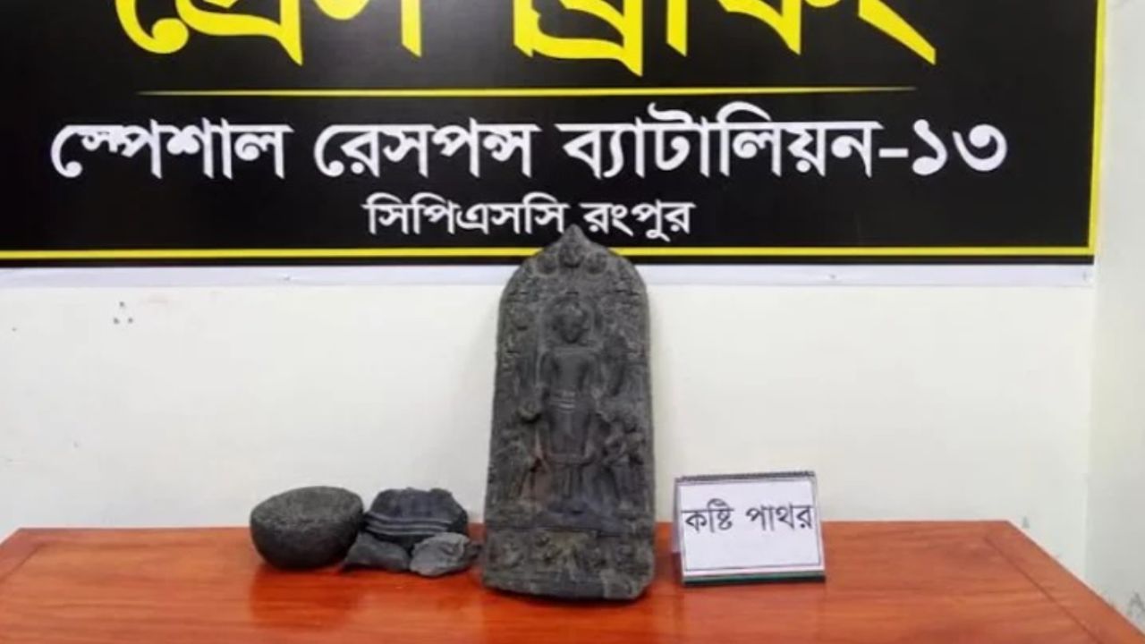 রংপুরে প্রাচীন বিষ্ণুমূর্তি ও কালো পাথর উদ্ধার, পাচারচক্রের ৩ সদস্য গ্রেপ্তার