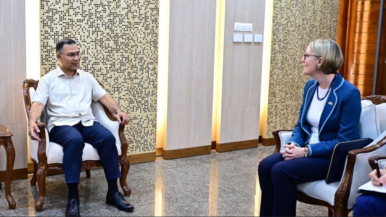 প্রধানমন্ত্রী তারেক রহমানের সঙ্গে যুক্তরাজ্যের হাইকমিশনার সারাহ কুকের সাক্ষাৎ
