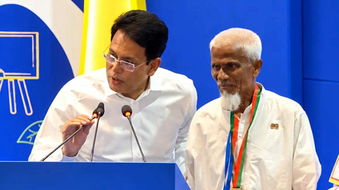 প্রতিষ্ঠানের বাইরে বিনাপয়সায় শিক্ষা দেওয়া শিক্ষক লুৎফর রহমানকে অবসর ভাতা দেওয়ার নির্দেশ প্রধানমন্ত্রীর
