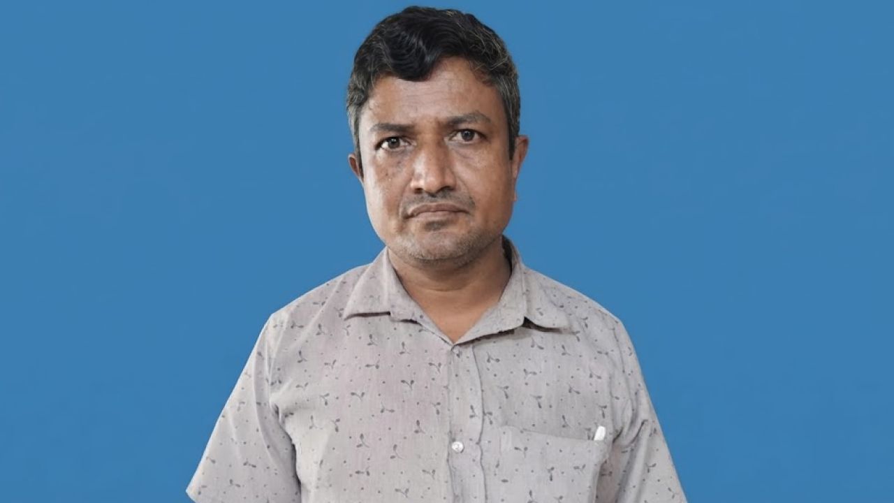 বিশ্ব শিক্ষক দিবসের ব্যানারে ‘শেখ হাসিনার বাংলাদেশ’, মানিকগঞ্জে প্রধান শিক্ষক গ্রেপ্তার