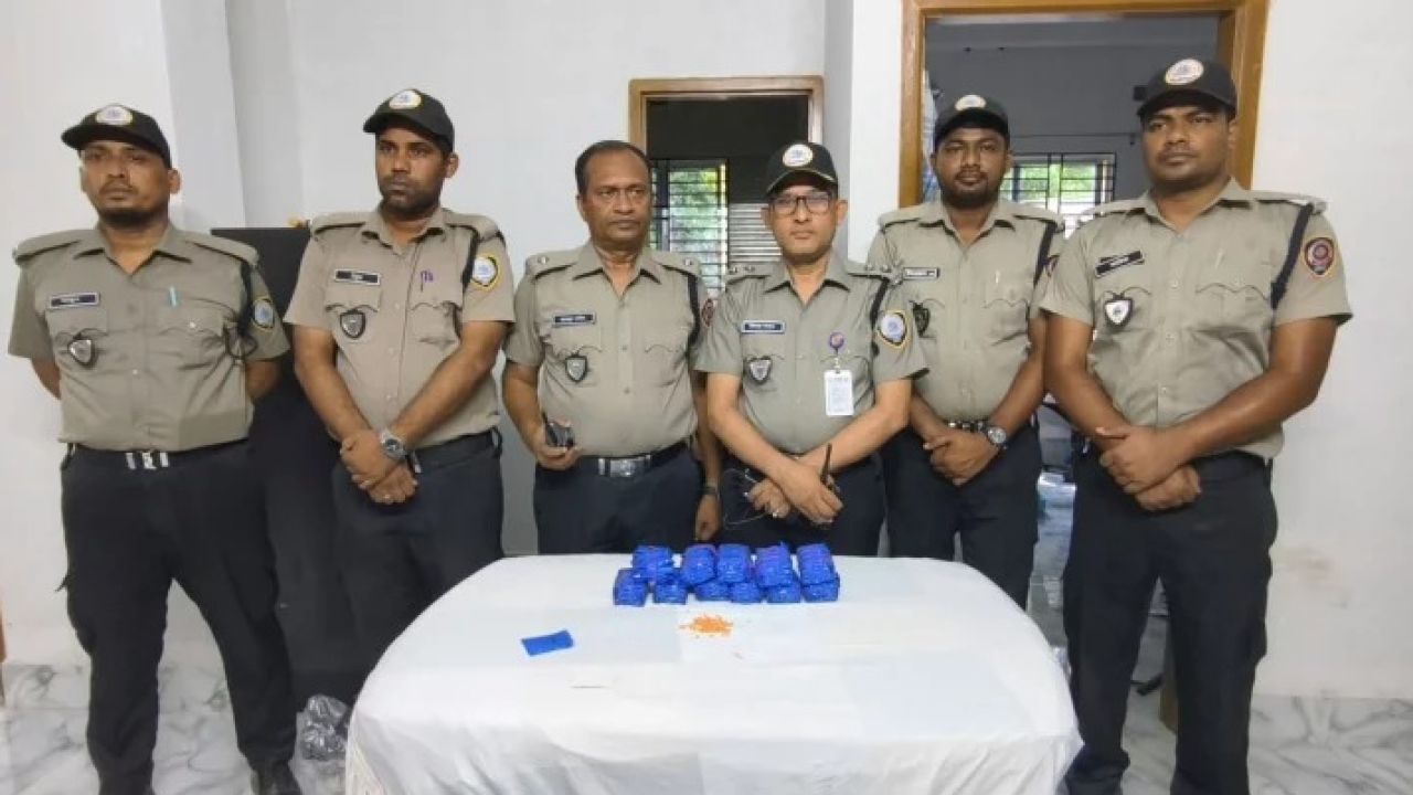 চাঁদপুরে অভিযানের খবর টের পেয়ে পালালেন কারবারি, উদ্ধার ১ কোটি ২০ লাখ টাকার ইয়াবা