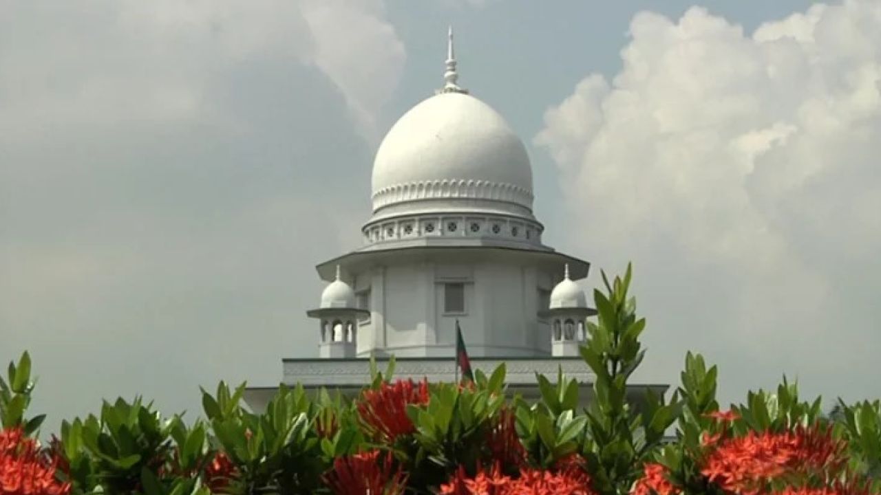 নিরাপত্তা জোরদারে সুপ্রিম কোর্টে রাতে প্রবেশে পরিচয়পত্র প্রদর্শন বাধ্যতামূলক