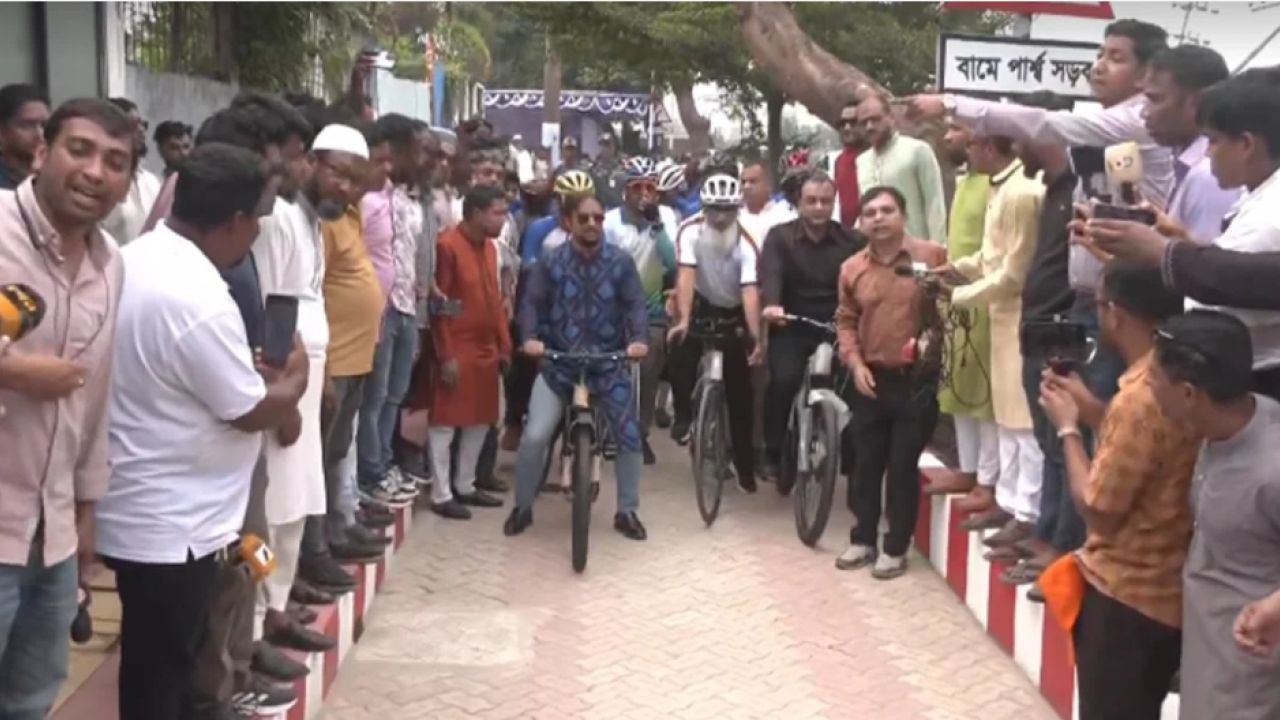 যানজট নিরসন ও পরিবেশবান্ধব যোগাযোগে চট্টগ্রামে দেশের প্রথম চার লেনের সাইকেল ট্র্যাকের উদ্বোধন