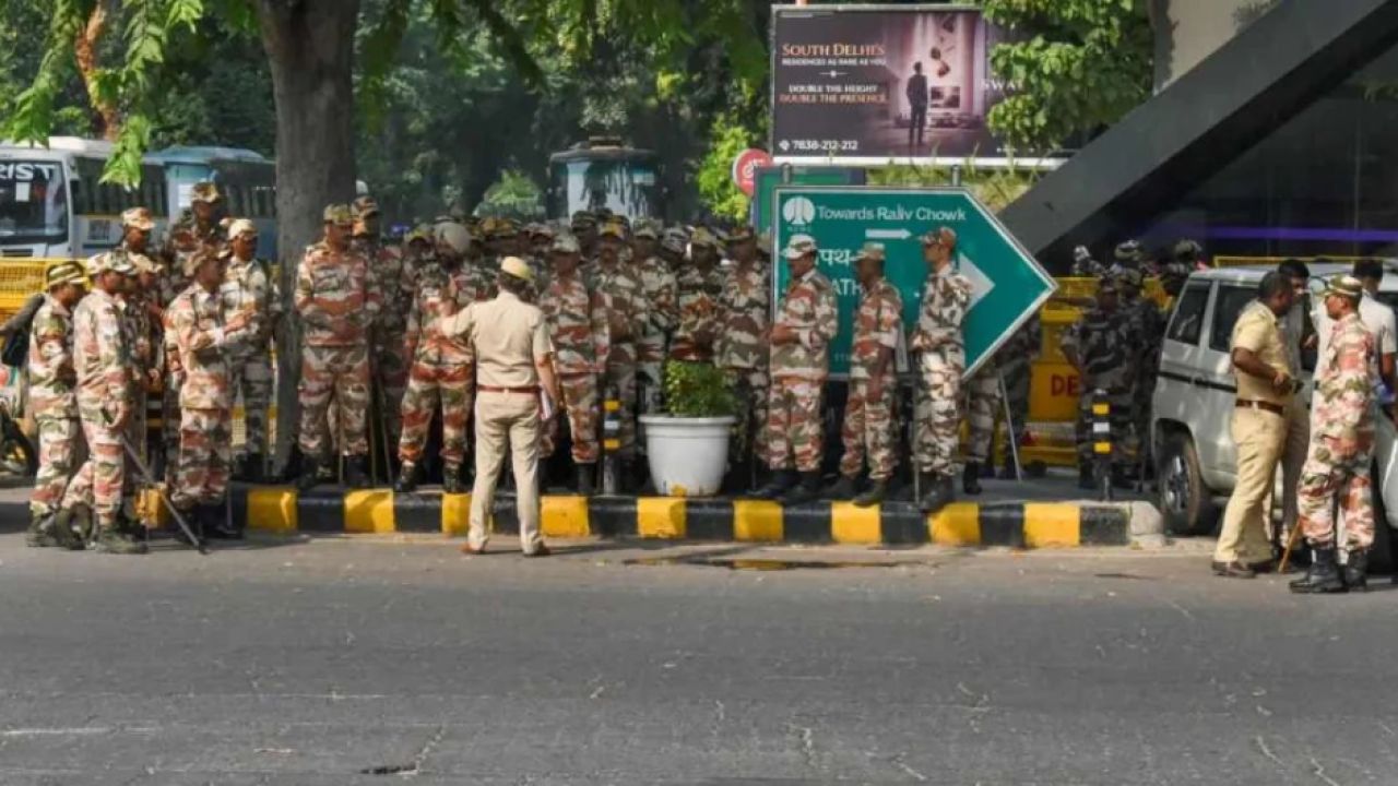 নয়াদিল্লিতে সব ইন্টারনেট বন্ধ, মেট্রো স্থগিত নিয়ে সুপ্রিম কোর্টের কড়া সমালোচনা