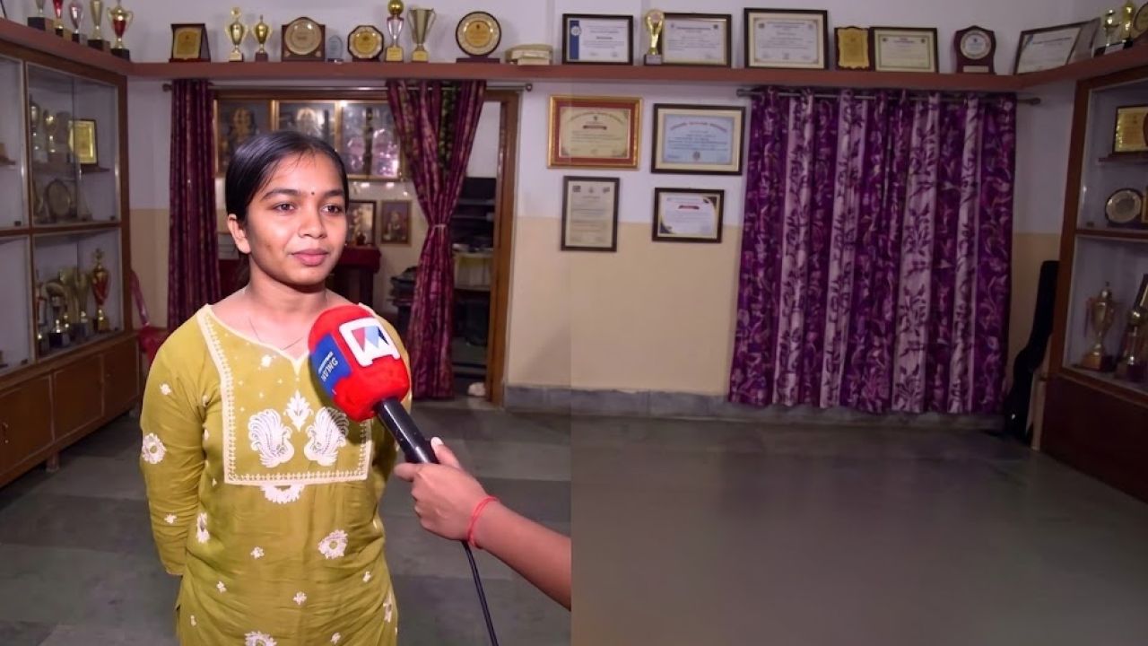 দিল্লিতে ছিনতাইয়ের কব’জায় পড়া মায়ের সোনার চেইন ছিনিয়ে নিলেন নবম শ্রেণির ছাত্রী দিব্যা