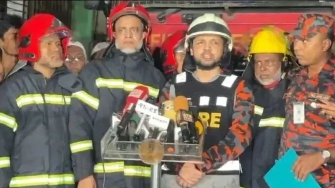 চকবাজারে ১২ ইউনিটের চেষ্টায় ১৪ ঘণ্টা পর আগুন নিয়ন্ত্রণে, আহত ৪ ফায়ার ফাইটার