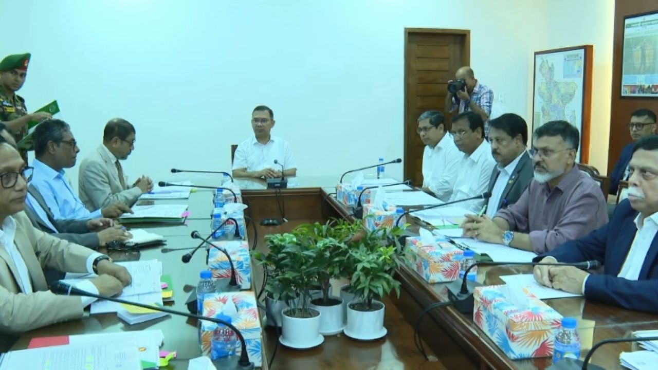 ডেঙ্গু প্রতিরোধে পাড়ায় পাড়ায় মাইকিং ও জুমার খুতবায় সচেতনতামূলক বার্তার নির্দেশ প্রধানমন্ত্রীর
