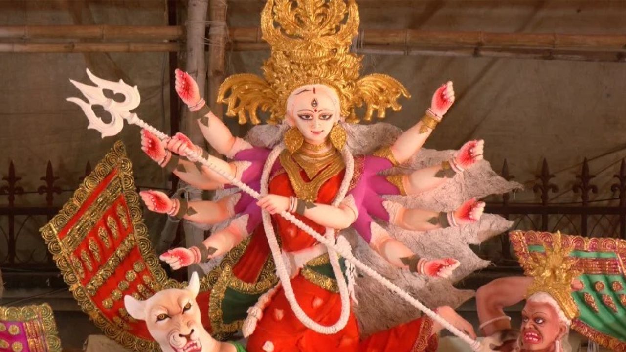 মহাষষ্ঠীর বিহিত পূজায় শুরু শারদীয় দুর্গোৎসব, দেশজুড়ে প্রযুক্তিনির্ভর নজিরবিহীন নিরাপত্তা
