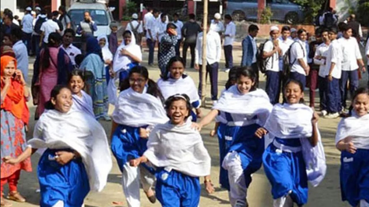 শারদীয় দুর্গাপূজা উপলক্ষে ১০ থেকে ১৬ দিনের দীর্ঘ ছুটিতে শিক্ষাপ্রতিষ্ঠান