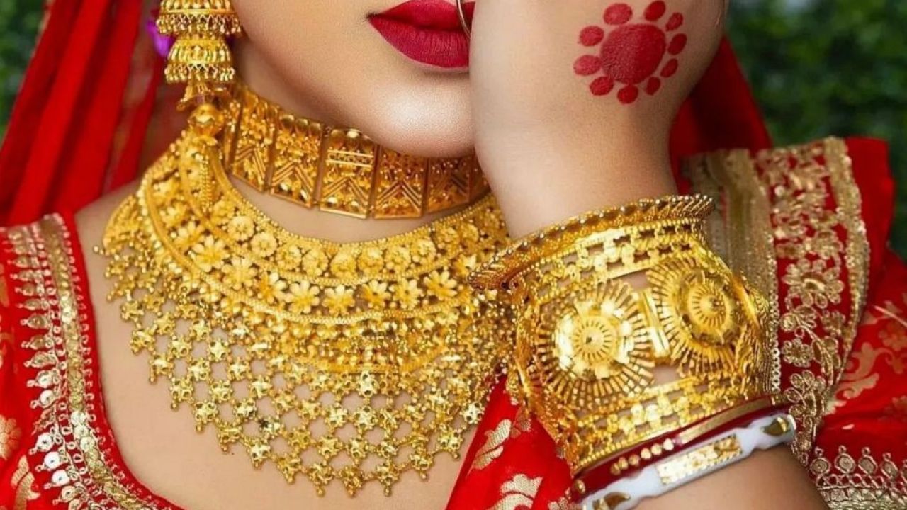 দেশের বাজারে ২২ ক্যারেটের এক ভরি সোনা ভ্যাটসহ ২২৮,০৩১ টাকা, রুপার ভরি ৪,১৯৯ টাকা