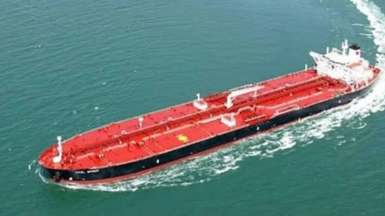বিশ্ববাজারে তেলের দাম আরও বাড়ার আশঙ্কা রাশিয়ার, ডিকসন বন্দর ছেড়েছে প্রথম তেলবাহী ট্যাংকার