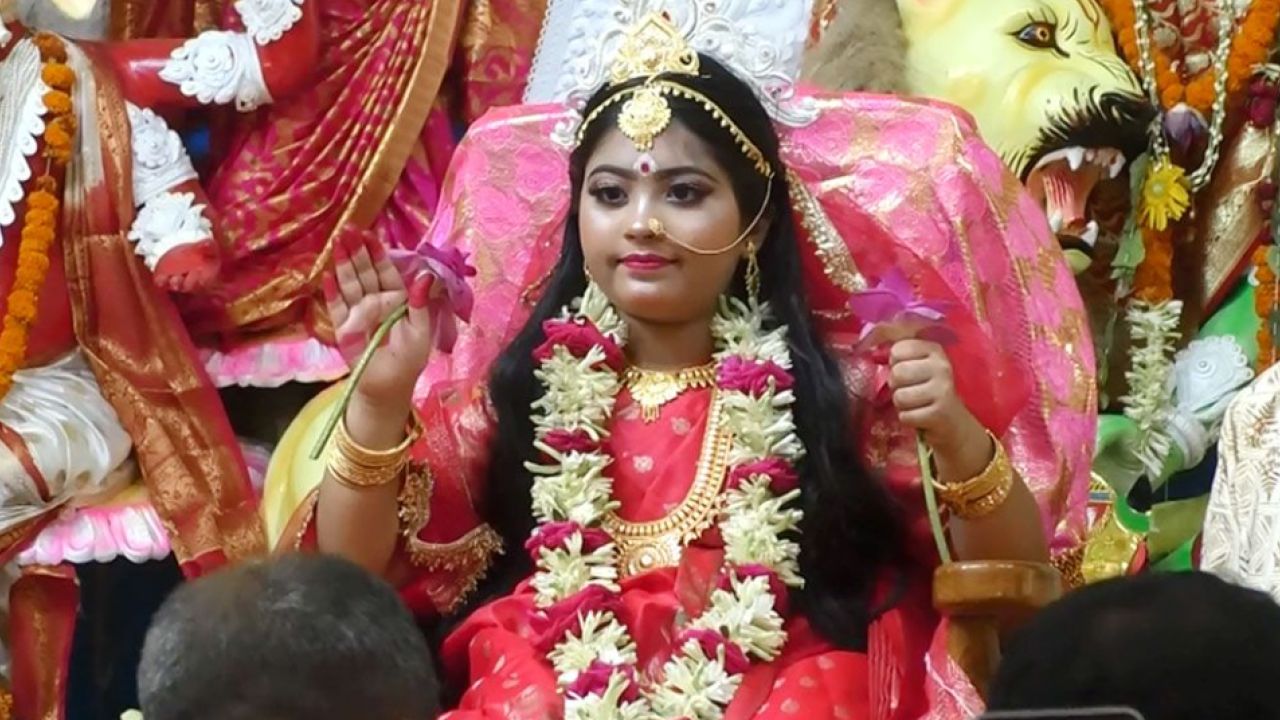 ময়মনসিংহে উৎসবমুখর পরিবেশে মহাঅষ্টমী ও কুমারী পূজা অনুষ্ঠিত