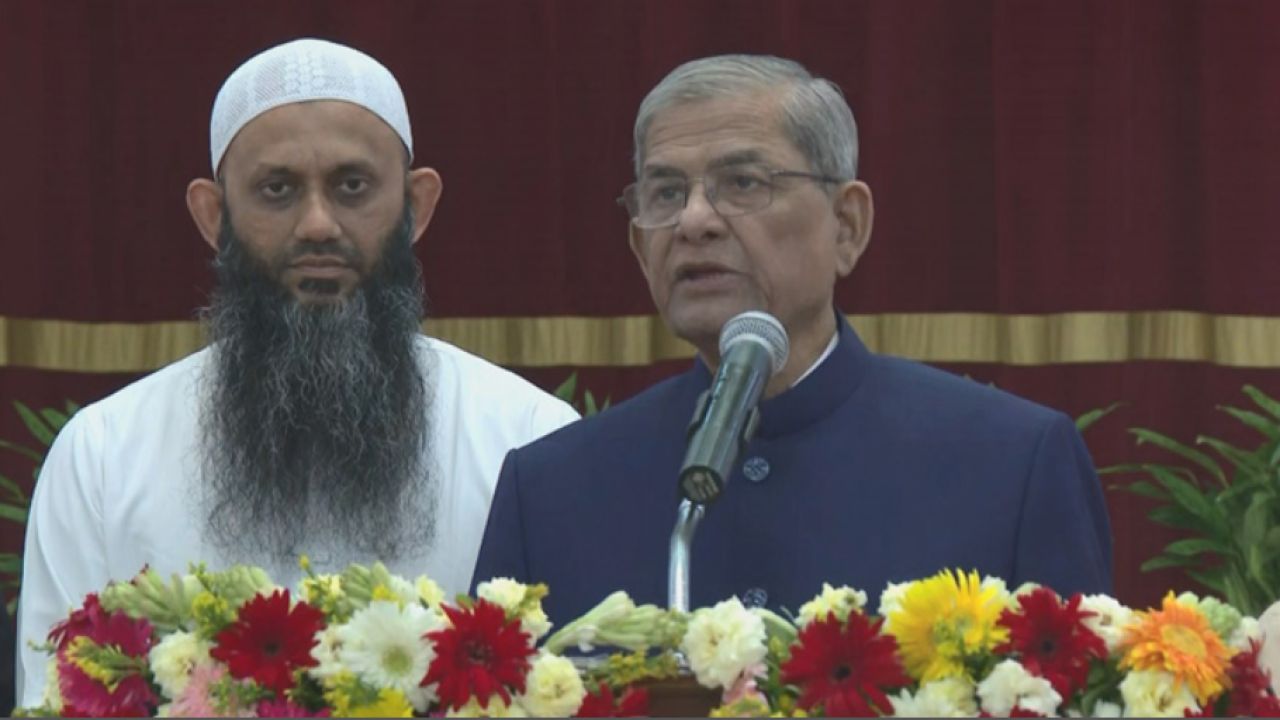 ‘তরুণ প্রজন্মকে সত্য, ন্যায় ও মানবিকতার পক্ষে সোচ্চার থাকার তাগিদ’: বিজয়া দশমীর শুভেচ্ছা বিনিময়ে রাষ্ট্রপতি