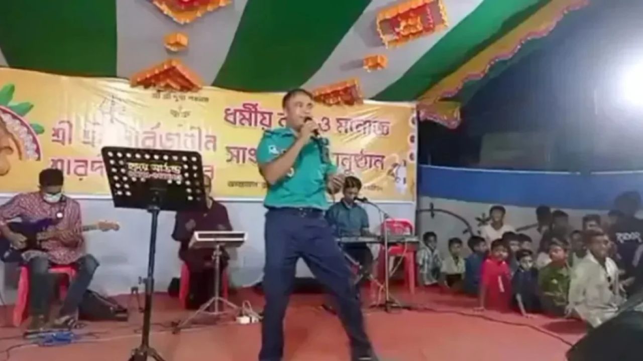 পূজামণ্ডপে নিরাপত্তার ডিউটি ফেলে গান গাওয়ায় পুলিশের এএসআই ক্লোজড