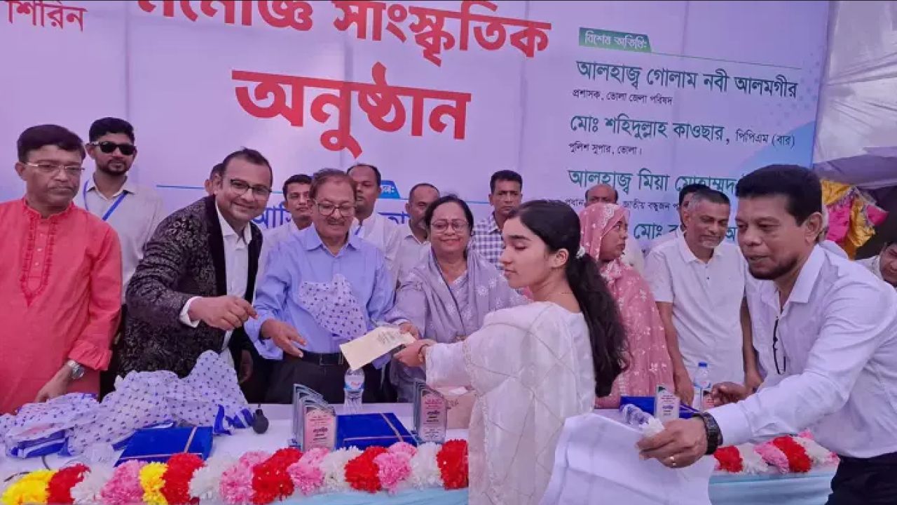 ‘ভালো শিক্ষার্থী নয়, ভালো মানুষ হওয়া জরুরি’: ভোলায় জিপিএ-৫ প্রাপ্তদের সংবর্ধনায় বক্তারা