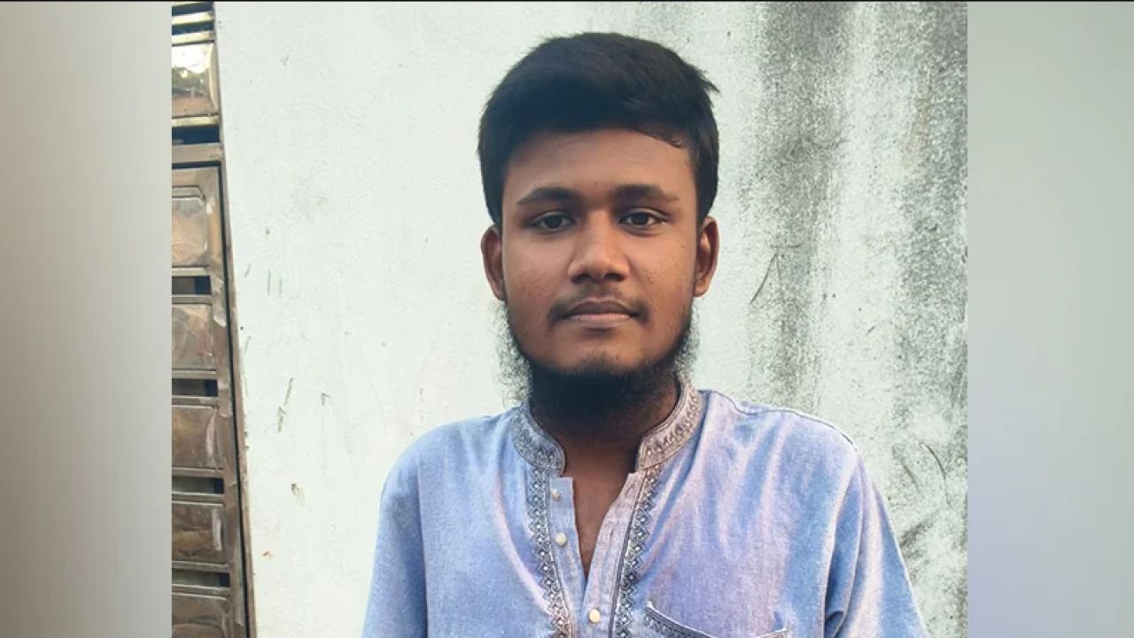 দুই হাত হারিয়েও থামেনি রাব্বির জয়রথ, পা দিয়ে লিখে এইচএসসিতেও জিপিএ-৫