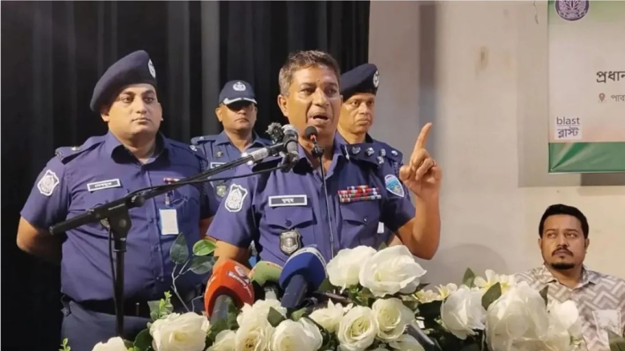 সন্ধ্যার পর রাস্তায় স্কুল-কলেজ পড়ুয়াদের পেলে গ্রেপ্তার করা হবে: চট্টগ্রাম রেঞ্জ ডিআইজি